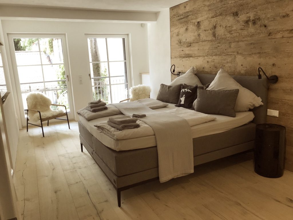 1ST FLOOR, SLEEP LIKE A LOG 5 star holiday home Fuessen
